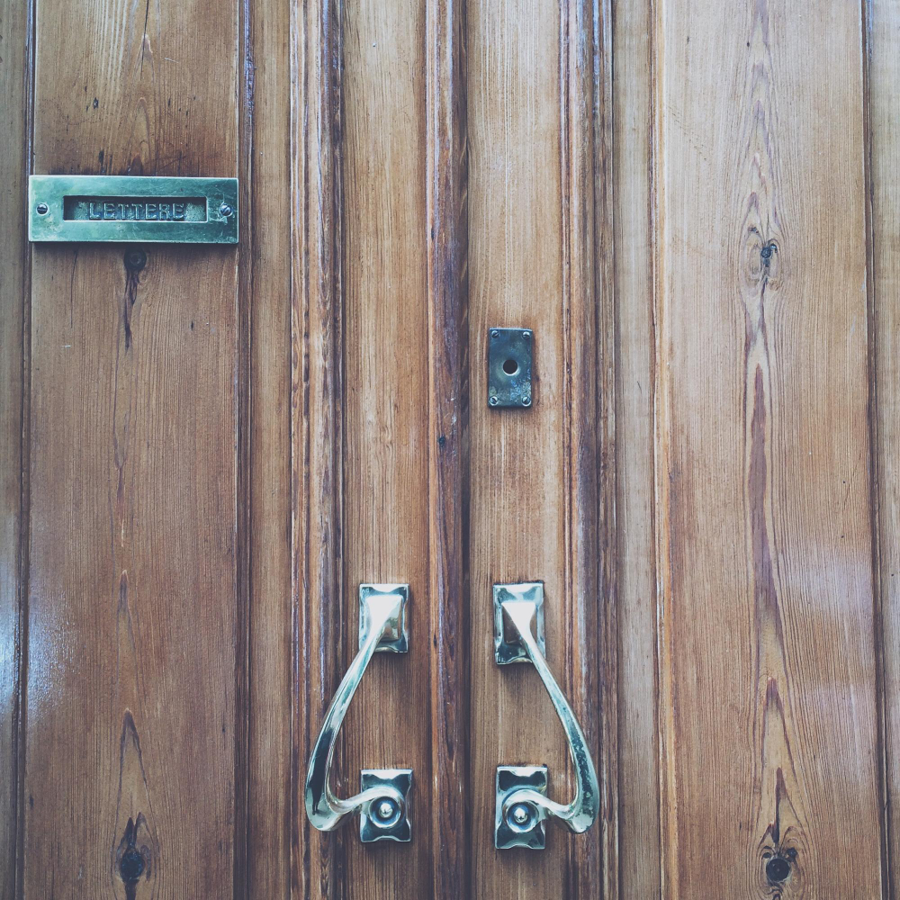 Uchwyt do drzwiczek - przewodnik po wyborze, montażu i stylu z Marco Plast